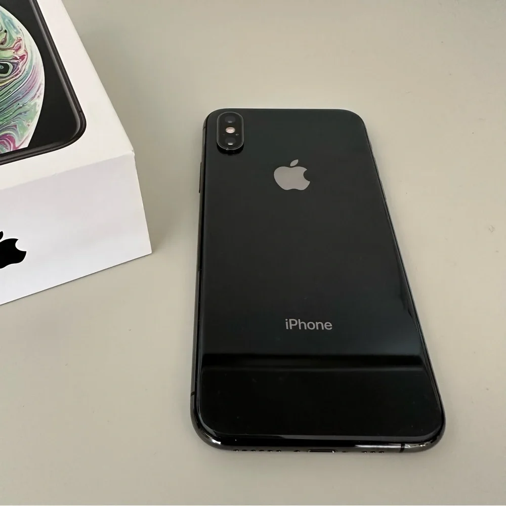Apple iPhone Xs in Space Gray 256GB Unlocked Like New Condition